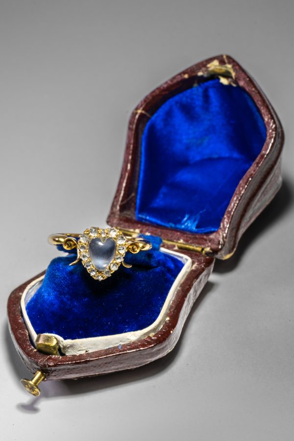 Antique Early Victorian Carved Moonstone & Rose Cut Diamond Heart Ring - Image 2