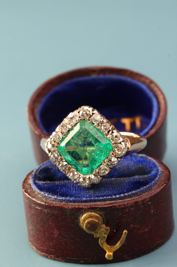 Antique Edwardian Columbian Emerald and Diamond Ring - Image 6